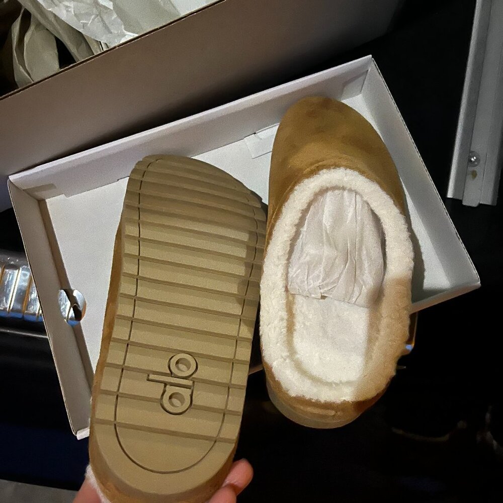 NWT ALO Recovery Slipper Women's size 8